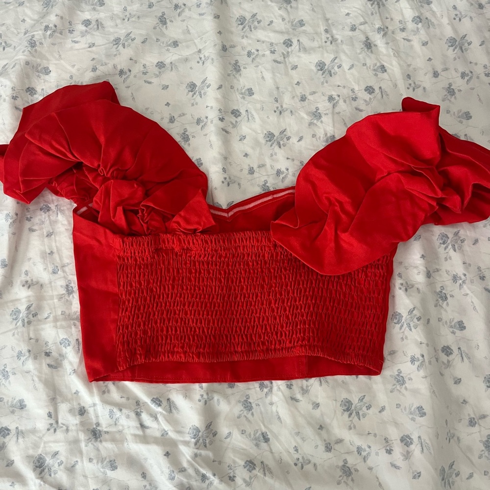 Chic Black Crop Top with Lace Detail - Picture 2 of 3